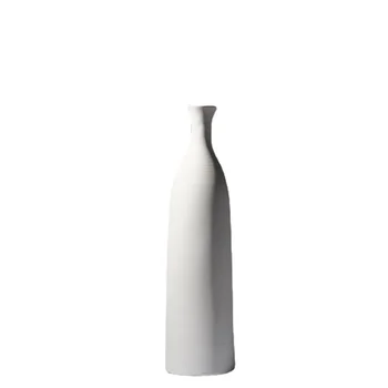 Просто декоративна ваза в стил ретро, японската бяла однотонная керамична ваза във формата на ембрион, украса фамилна стая
